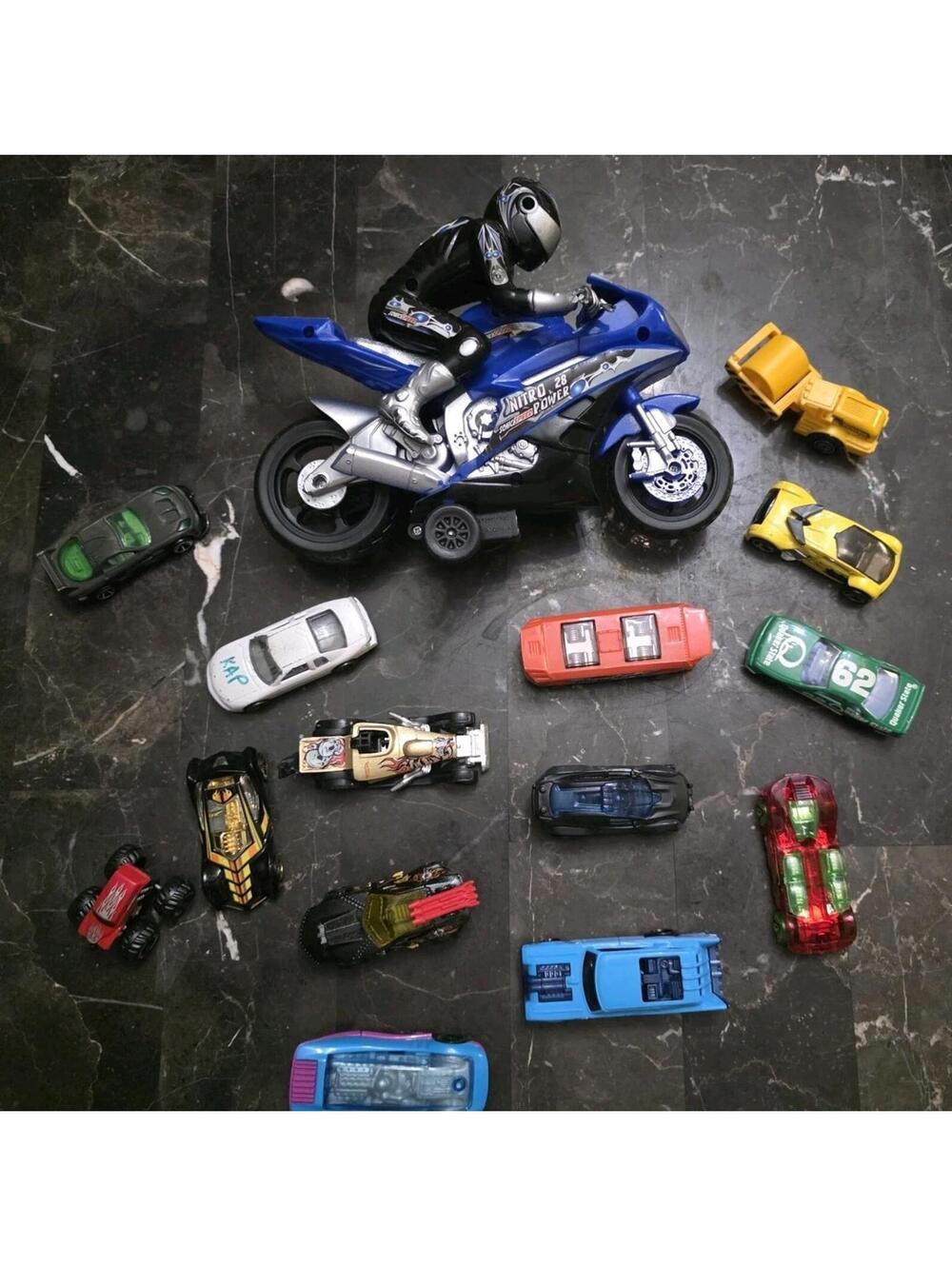 15 Vehicles Hot Wheels Nitro Motorcyle Toy Toys Mixed Lot Boys Fun Random Cars
